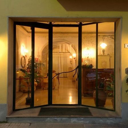 פיזה Hotel Moderno מראה חיצוני תמונה