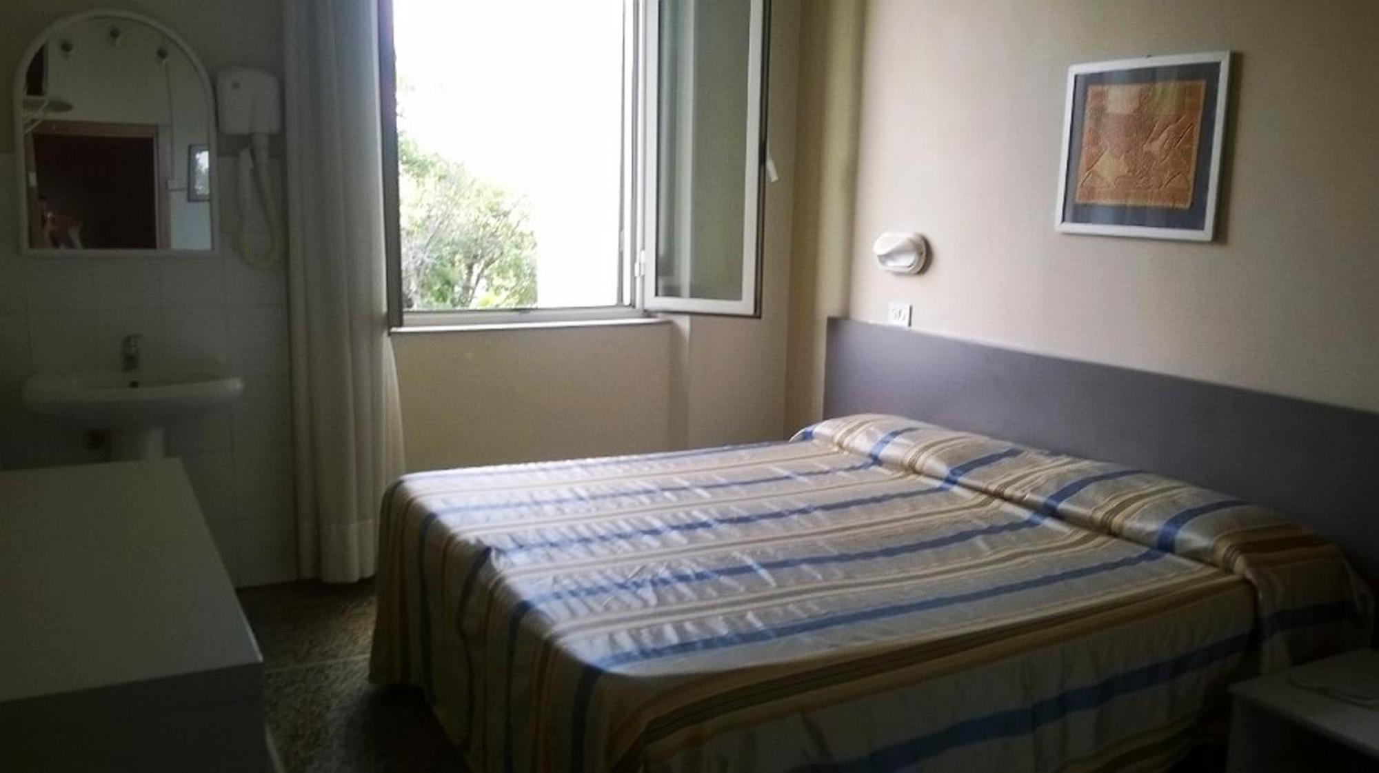 פיזה Hotel Moderno חדר תמונה