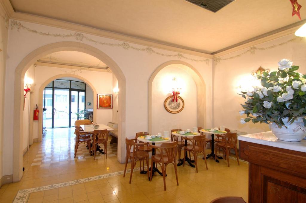 פיזה Hotel Moderno מראה חיצוני תמונה