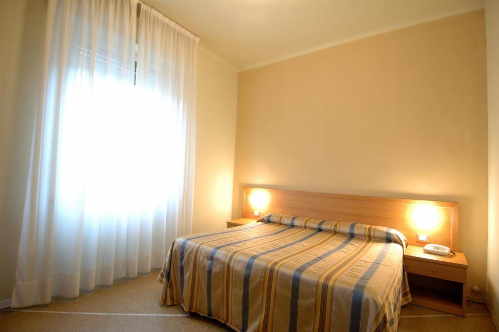 פיזה Hotel Moderno חדר תמונה