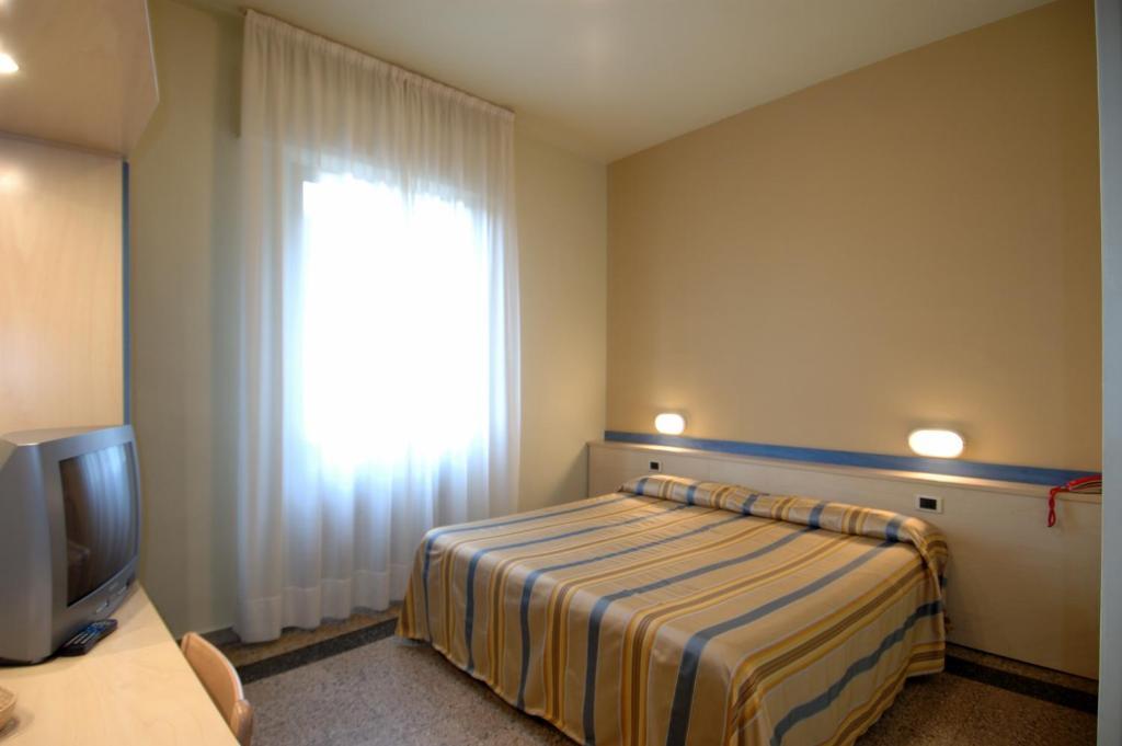 פיזה Hotel Moderno חדר תמונה