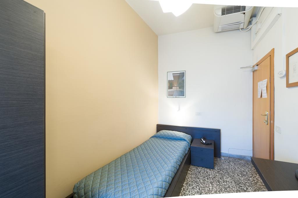 פיזה Hotel Moderno מראה חיצוני תמונה