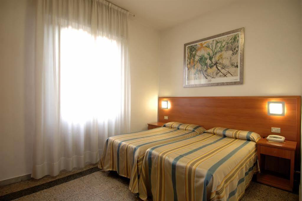 פיזה Hotel Moderno מראה חיצוני תמונה