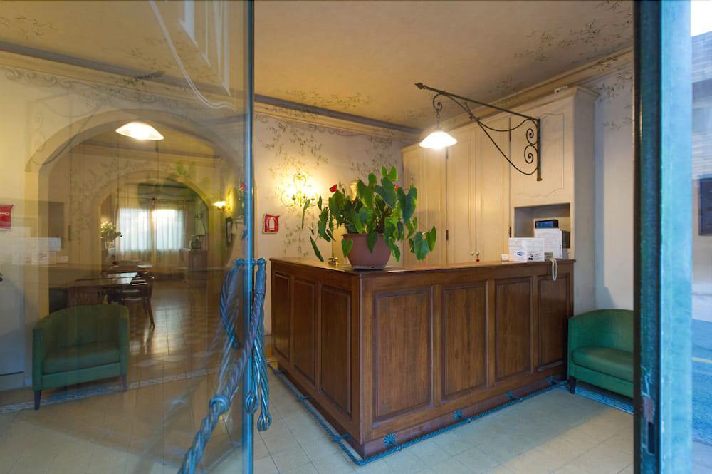 פיזה Hotel Moderno מראה חיצוני תמונה