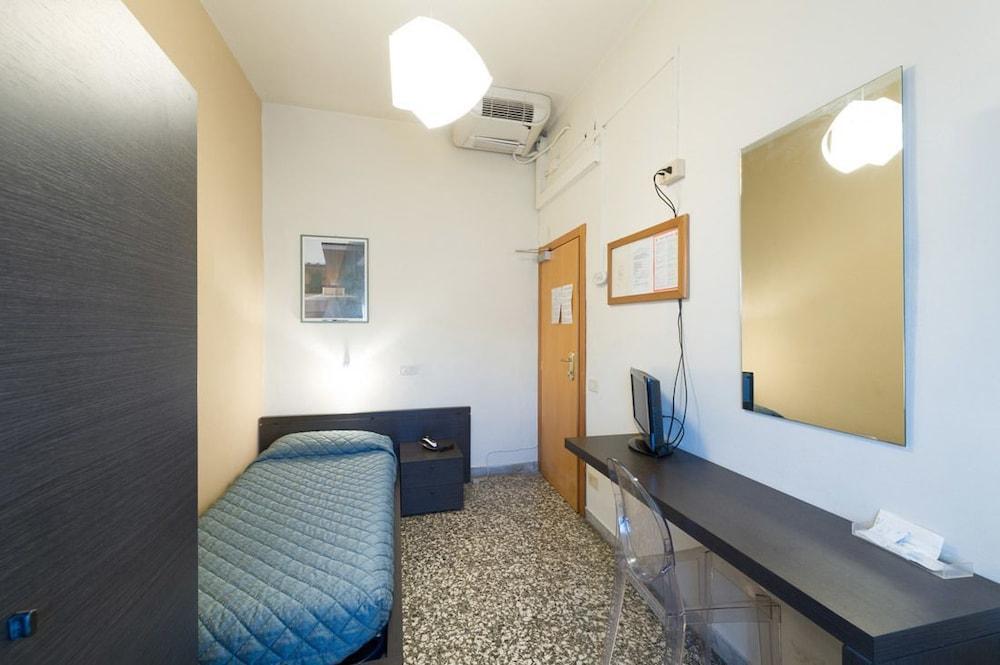 פיזה Hotel Moderno מראה חיצוני תמונה