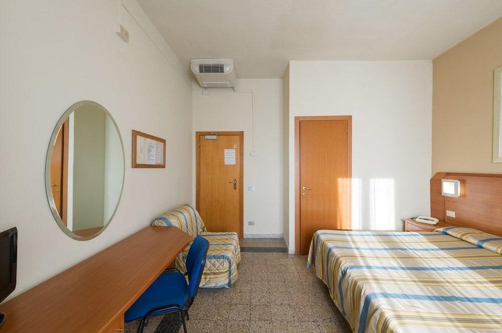 פיזה Hotel Moderno מראה חיצוני תמונה