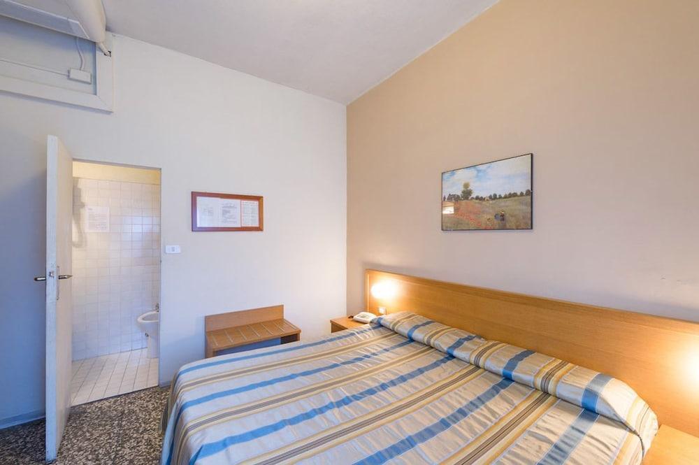 פיזה Hotel Moderno מראה חיצוני תמונה