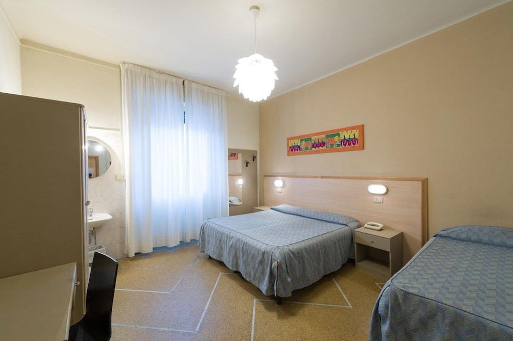 פיזה Hotel Moderno מראה חיצוני תמונה