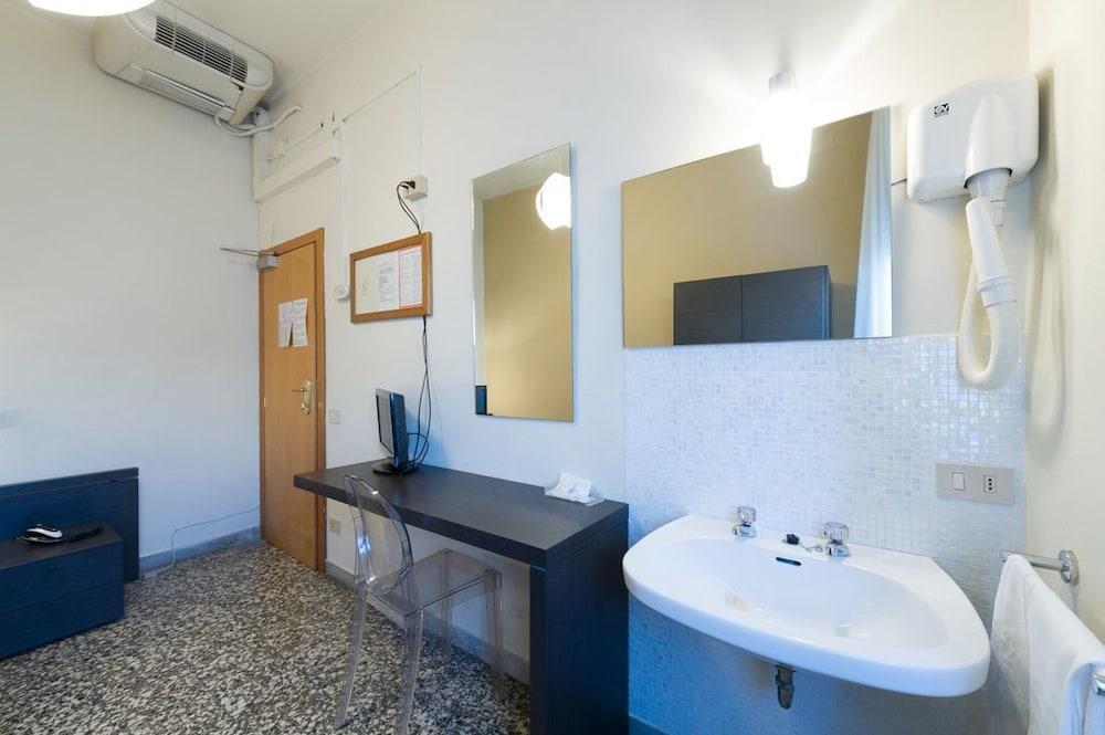 פיזה Hotel Moderno מראה חיצוני תמונה