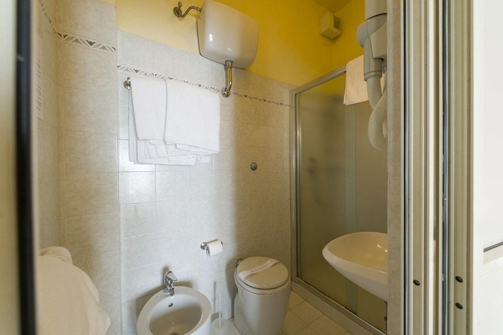 פיזה Hotel Moderno מראה חיצוני תמונה